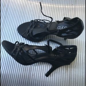 RSVP WOMEN’S BLACK T-STRAP HEELS